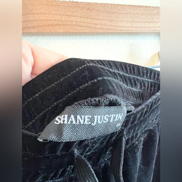 Shane Justin bedazzled booty shorts black velvet micro shorts stretchy medium - Picture 3 of 5